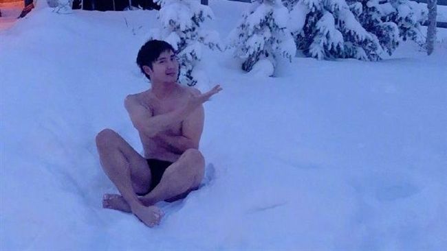 老婆家暴？男星竟全身赤裸坐雪地