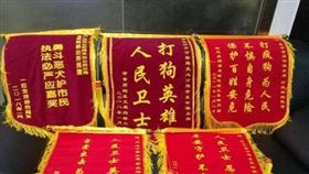 大陸湖南長沙市警察虐打黃金獵犬，收到民眾表揚／微博