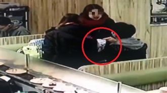 壽司店撿到5萬！4人數完錢就落跑