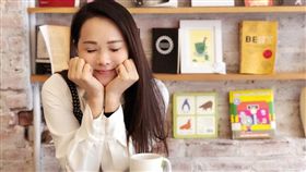 伊能靜搞笑和女兒小米粒爭風吃醋。（圖／翻攝自伊能靜微博）