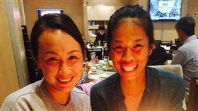 ▲彭帥（左）與謝淑薇再度合拍，卻在雪梨女網賽首輪遭淘汰。（圖／翻攝自謝淑薇臉書）