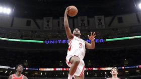 ▲火箭當家球星Chris Paul（中）今日有24分進帳。（圖／美聯社／達志影像）