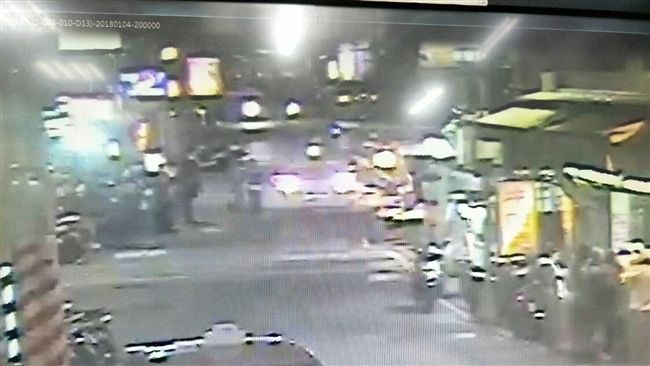怕新車刮花放鳥友人　少年遭當街痛毆
