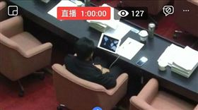 網友抓包綠委在議場「看片」　林俊憲：我會吉你，我一定吉
圖／翻攝自PTT
https://www.ptt.cc/bbs/Gossiping/M.1515480188.A.3C3.html