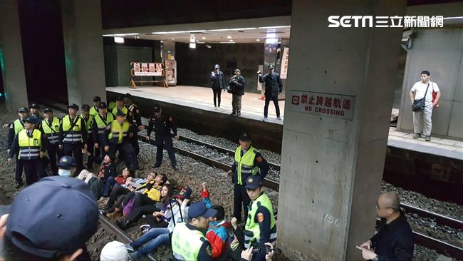 承諾不再臥軌　勞團限制住居後請回