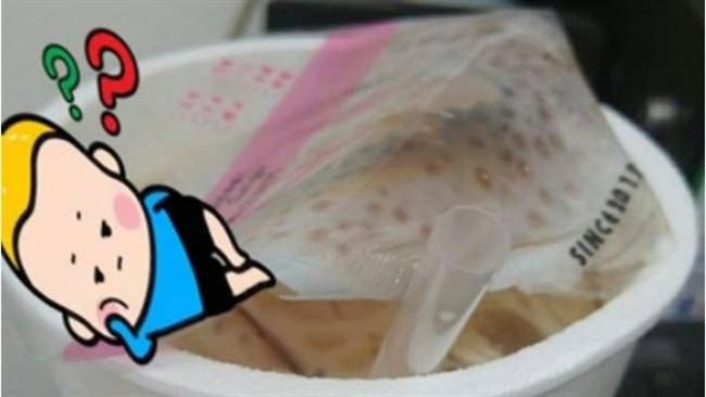 手搖杯封膜要收錢　網傻眼：太扯了吧