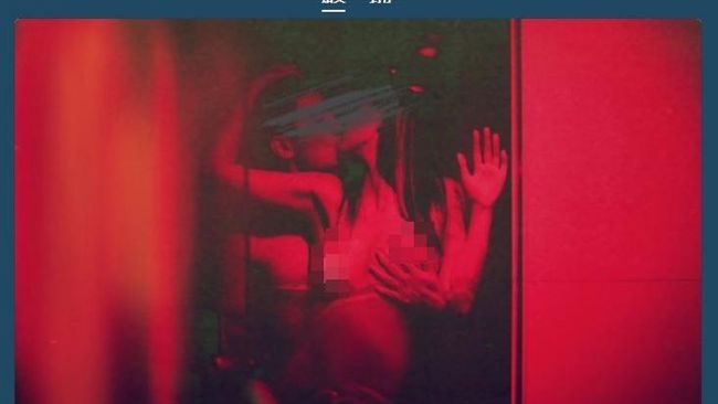 色影師作品連發　裸體孕婦激吻撫胸男