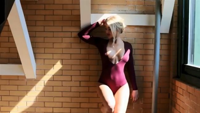 前海陸女兵秀激凸雪乳　粉絲狂噴鼻血