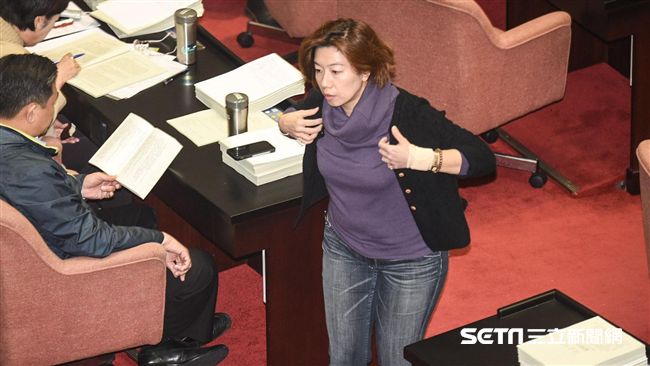 林靜儀向警致謝　網怒嗆：貓哭耗子