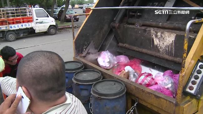 倒垃圾危機！婦追車仆街男童慘遭輾斃