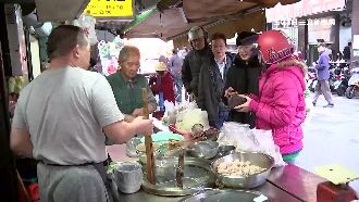 天冷民眾排買肉羹麵　營養師這樣提醒
