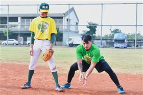 ▲波士頓紅襪內野手林子偉到母校擔任一日教練。（圖／寶悍行銷提供）