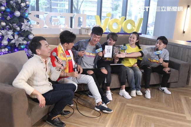 「寶島神很大」許志豪、香蕉、柯大堡、阿白、陳恩奕「安安大明星」。（記者邱榮吉/攝影）