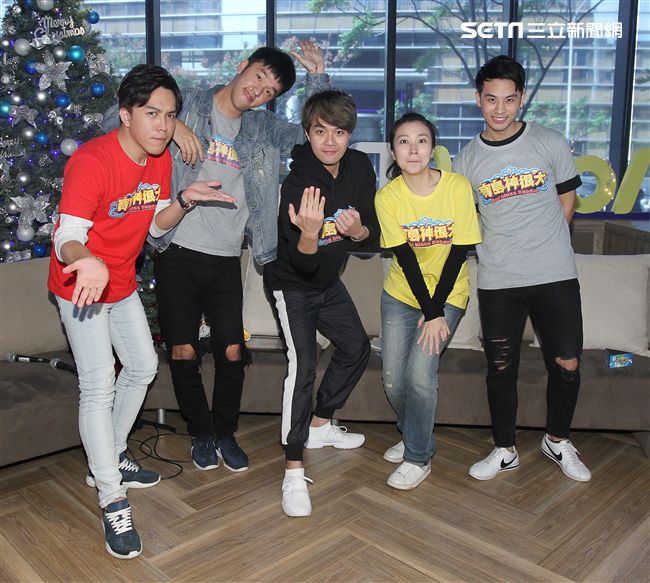 「寶島神很大」許志豪、香蕉、柯大堡、阿白、陳恩奕「安安大明星」。（記者邱榮吉/攝影）