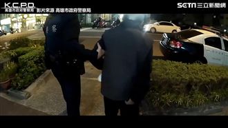 走失爺倒路旁　暖警耐心陪伴找回家路