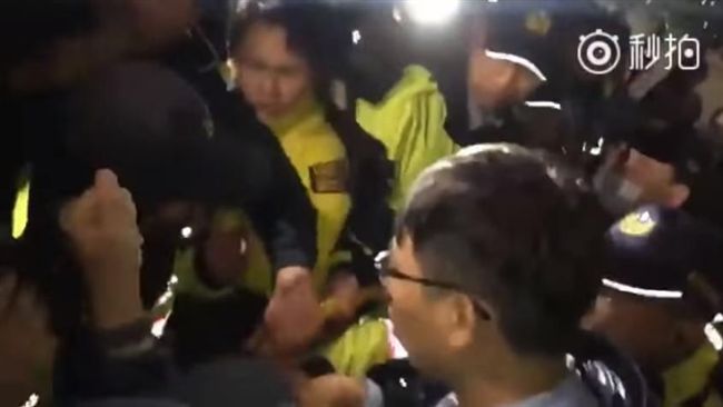 女警疑遭立委助理襲胸　她高喊：事實