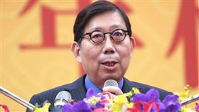 蔡明興獲台大傑出校友  勉學弟妹學習新知國立台灣大學15日舉行89年校慶慶祝大會，富邦金控董事長蔡明興（圖）獲選傑出校友，他勉勵學弟妹做事要堅持初衷，追求夢想要有持續力，更要擁抱創新，學習各種新知識。中央社記者吳翊寧攝  106年11月15日