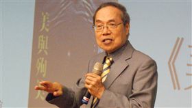 課堂影響力走出校園　陳芳明傑出教學獎第二屆「仲尼傑出教學獎」由政治大學台灣文學研究所講座教授陳芳明（圖）獲選，政大14日發布新聞稿表示，陳芳明文化底蘊深厚且著作豐碩，並將講授的課程寫作成書，讓課堂的影響力走出校園。（政治大學提供）中央社記者許秩維傳真　106年11月14日