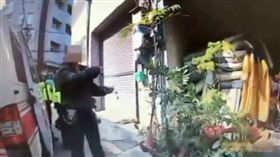 新北市，五股，自強路，鑽洞，打架，鄰居，糾紛，鋤頭，辣椒水