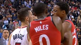 DeMar DeRozan和Goran Dragic發生衝突（圖／翻攝自YouTube）