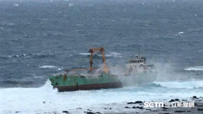 嘉明輪擱淺澎湖外海　今開船體移除會