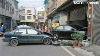 先撞2車再衝進民宅　民驚：神明保佑