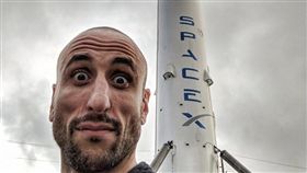 ▲Ginobili貼出與火箭自拍，讓網友熱烈討論。（圖／翻攝自Manu Ginobili推特）
