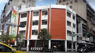 獨／萬華警徹夜架拒馬　中風被嗆裝病