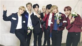 ▲防彈少年團首奪金唱片唱片本賞。（圖／翻攝自微博）