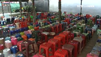 點燈民眾漏夜卡位　龍山寺「椅海」現