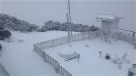 寒流發威  玉山積雪2.9公分寒流配合水氣，玉山北峰氣象站10日清晨5時觀測資料為積雪2.5公分，推測9日深夜到今天凌晨降雪，清晨5時20分再度觀測到降雪，累積到清晨6時為積雪2.9公分。（中央氣象局提供）中央社記者蕭博陽南投縣傳真  107年1月10日