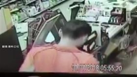 拿包裹出氣？物流士點收貨物拋物線摔地