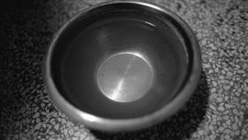 碗,水,喝水,鐵碗 示意圖／翻攝自Pixabay