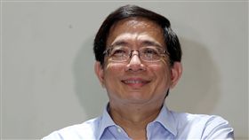 獲知當選台大校長　管中閔笑稱眼珠掉下來台灣大學校長當選人管中閔7日與媒體茶敘時坦言，不覺得自己會當選；被問及接獲當選通知的心情，開完眼睛手術不久的他笑說，「眼珠子都掉下來」。中央社記者鄭傑文攝　107年1月7日