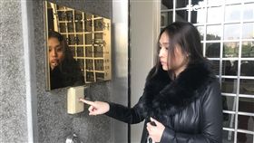 美女小提琴家李依潔前往新北地檢署按鈴申告余、郭2人妨害名譽（翻攝畫面）