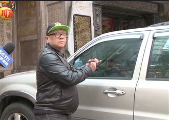 抓車震破窗…卻認錯小王打錯頭