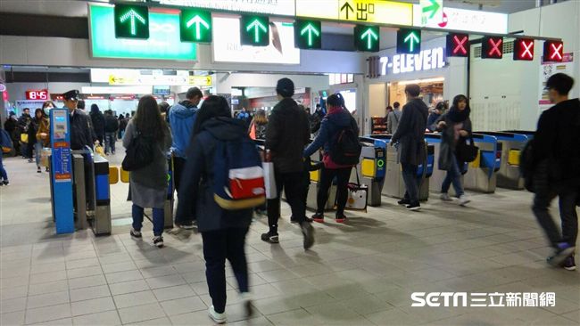 便民！台鐵自動閘門出站不再收回車票