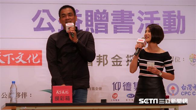 座談會加碼簽名　陳金鋒為悍將圈粉