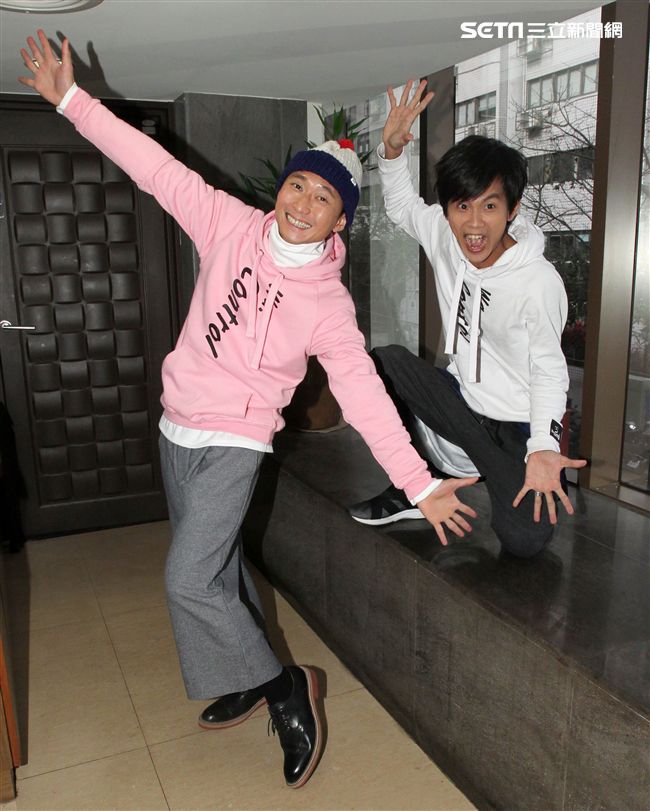 環遊世界回來的浩子馬上與搭檔阿翔會合，浩角翔起準備2018再次出發。（記者邱榮吉/攝影） 