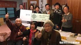 曾任嘉義市政府文化局代理局長房婧如出版新書紀錄每天照顧失智父親的過程，希望藉此提升民眾對失智症的重視。（圖／台灣失智症協會提供）