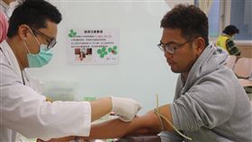 羅錦龍進行健康檢查。（圖／統一獅提供）