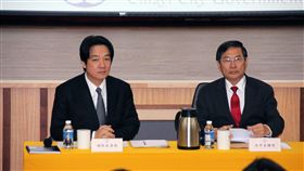 賴清德出席嘉市前瞻及長照業務座談會行政院長賴清德（左）12日出席嘉義市「中央與地方落實前瞻基礎建設暨長期照顧業務座談會」，嘉義市長涂醒哲（右）也與會。中央社記者江俊亮攝　107年1月12日