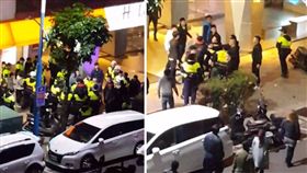 今（14）日凌晨1時兩班人馬疑互看不順眼，在KTV前大打出手，警方接獲報案後，立刻前往制止，不料滋事少年不聽勸越打越狠，甚至跟員警發生衝突，直到支援警力到場後，才結束這場鬥毆。目前警方已將7人帶回派出所訊問，訊後將依社會秩序維護法函送。（圖／翻攝自爆料公社）