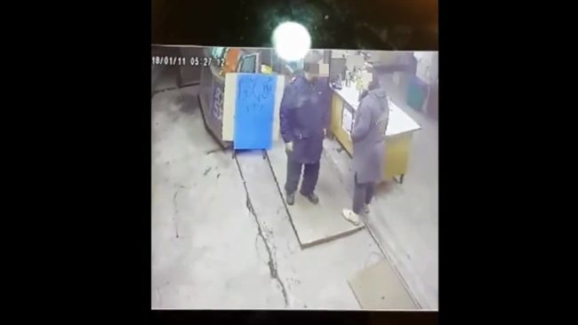 不滿提醒償還欠款　男惱羞痛毆女老闆