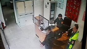 新北市,萬里,野柳派出所,蝦蟹公園,失足,受傷,暖警,開道,送醫