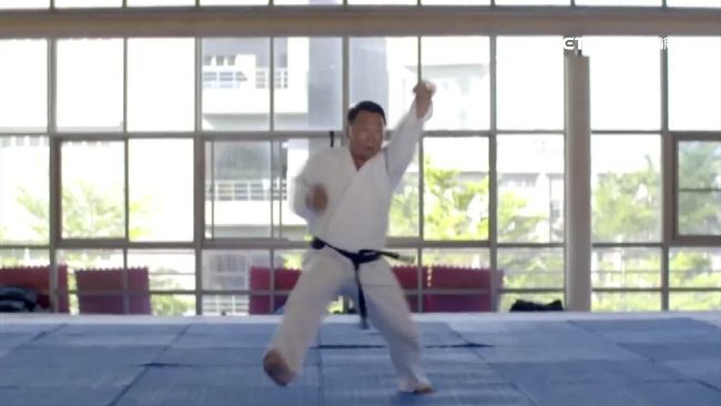 陳歐珀拍片搶選票　網虧「肚子太大」