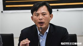 時代力量立委黃國昌召開「台灣新時代，人民來公投」記者會。 圖／記者林敬旻攝