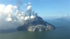 火山爆發,雪梨,巴布亞紐幾內亞,Papua New Guinea,撤離／翻攝Reuters推特
