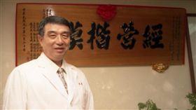 南台灣開腦第一把交椅　洪純隆今病逝高醫（圖／翻攝自高雄醫學大學附設醫院數位院史館）