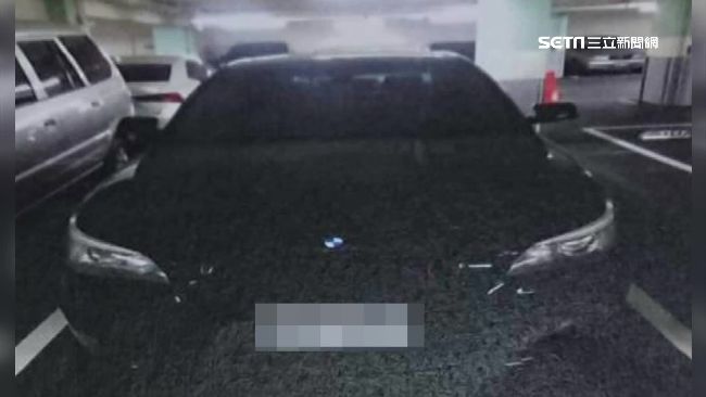 被狂凹加班！男怒拔老闆同款車後照鏡